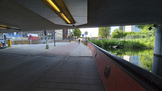 904470 Gezicht in de Van Sijpesteijntunnel te Utrecht, met op de achtergrond de Van Sijpesteijnkade.